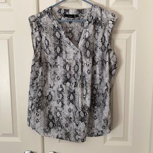 Apt 9 Women’s Black and White Large Tank Top